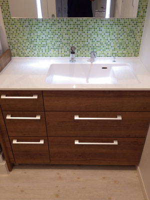 グリーンのモザイクタイルでアクセント グリーンのモザイクタイルでアクセント